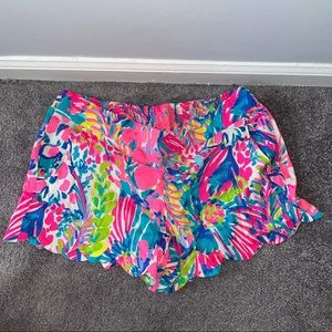 Lilly Pulitzer scallop bottom shorts
